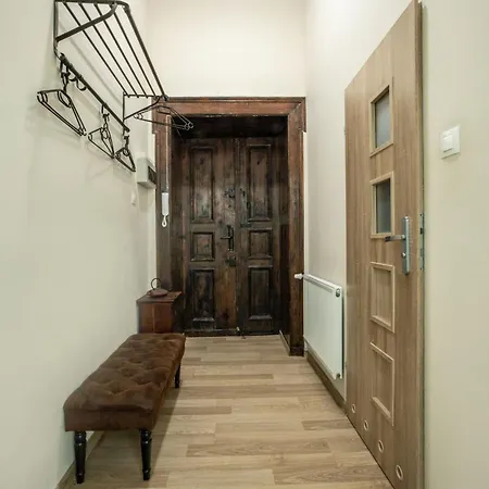 Klimatyczne Traugutta 11 Лодзь